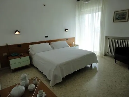 Hotel Riviera Bari 3*,  Italia